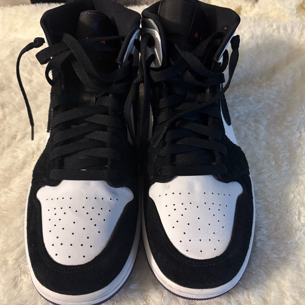 Jordan Black and White High-Top Sneakers Classic Design